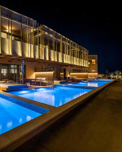View of the hotel and of the pool